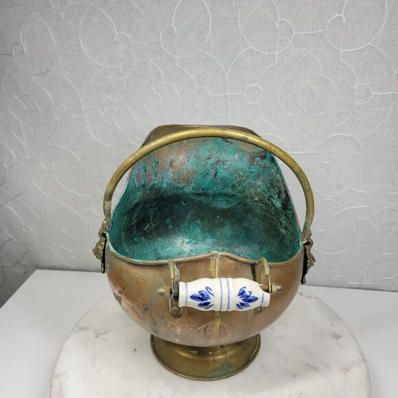 VTG Copper Coal Scuttle Ash Bucket 11" Patina Lion Head Delft Porcelain Handle - Picture 12 of 16